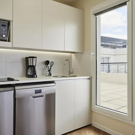 Adagio Porte De Versailles 4*